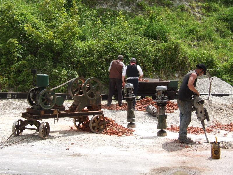 roadmaking01.jpg
